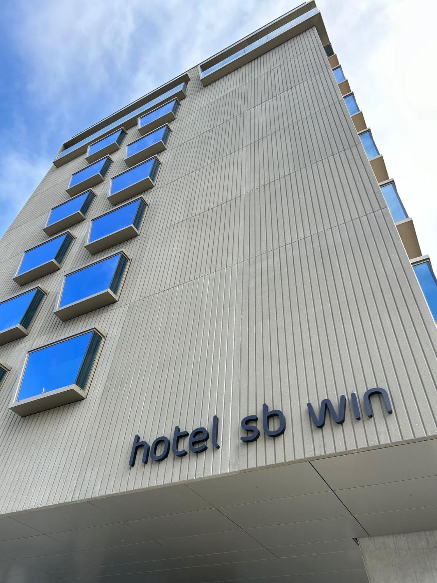 Hotel Sb Win 4 Sup Sant Feliu de Llobregat Bagian luar foto