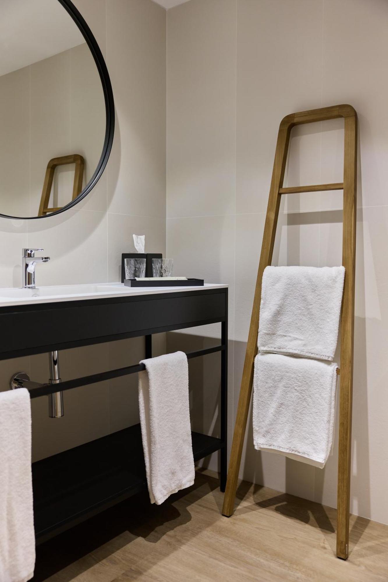 Hotel Sb Win 4 Sup Sant Feliu de Llobregat Bagian luar foto