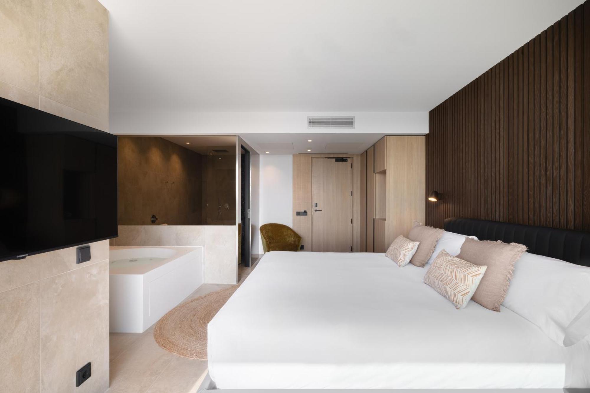 Hotel Sb Win 4 Sup Sant Feliu de Llobregat Bagian luar foto